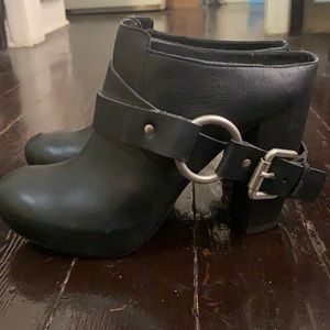 Vera Wang Lavender Heeled Leather Mules